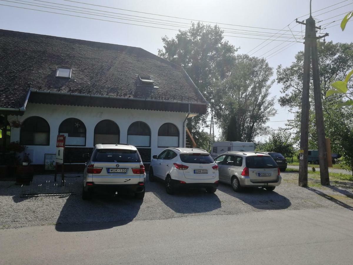 Margareta Etterem Es Vendeghaz Gasthaus Balatonberény 외부 사진
